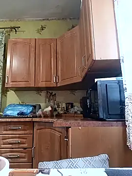 Snapshot of Laura_Kiss chatting on 12.14.25 Laura Kiss online show from 12.14.25