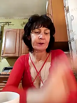 Snapshot of Laura_Kiss chatting on 12.15.25 Laura Kiss online show from 12.15.25