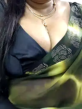 Snapshot of Queenflowerr chatting on 01.24.25 Queenflowerr online show from 01.24.25