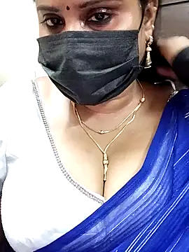 Snapshot of Queenflowerr chatting on 01.29.25 Queenflowerr online show from 01.29.25