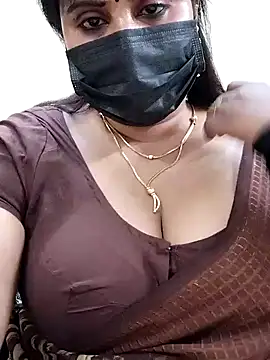 Snapshot of Queenflowerr chatting on 01.31.25 Queenflowerr online show from 01.31.25