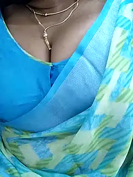 Snapshot of Queenflowerr chatting on 02.01.25 Queenflowerr online show from 02.01.25