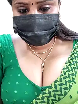 Snapshot of Queenflowerr chatting on 02.02.25 Queenflowerr online show from 02.02.25