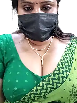 Snapshot of Queenflowerr chatting on 02.02.25 Queenflowerr online show from 02.02.25