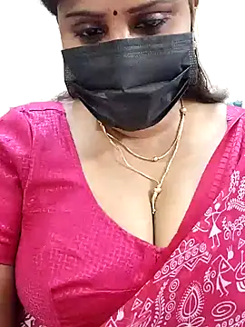 Snapshot of Queenflowerr chatting on 02.09.25 Queenflowerr online show from 02.09.25