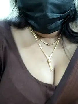 Snapshot of Queenflowerr chatting on 02.11.25 Queenflowerr online show from 02.11.25