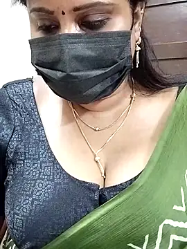 Snapshot of Queenflowerr chatting on 02.14.25 Queenflowerr online show from 02.14.25