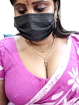 Snapshot of Queenflowerr chatting on 02.14.25 Queenflowerr online show from 02.14.25