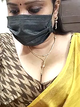 Snapshot of Queenflowerr chatting on 02.17.25 Queenflowerr online show from 02.17.25