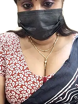 Snapshot of Queenflowerr chatting on 02.18.25 Queenflowerr online show from 02.18.25