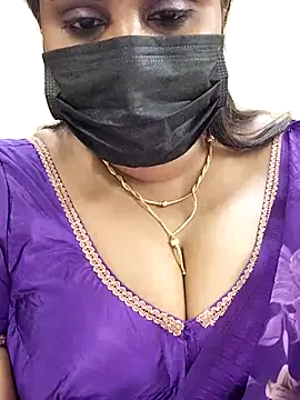 Snapshot of Queenflowerr chatting on 02.21.25 Queenflowerr online show from 02.21.25