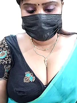 Snapshot of Queenflowerr chatting on 03.03.25 Queenflowerr online show from 03.03.25