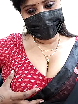 Snapshot of Queenflowerr chatting on 03.06.25 Queenflowerr online show from 03.06.25