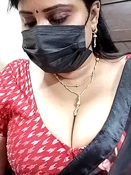 Snapshot of Queenflowerr chatting on 03.06.25 Queenflowerr online show from 03.06.25