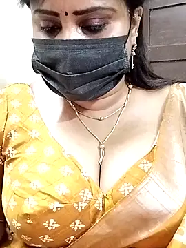 Snapshot of Queenflowerr chatting on 03.11.25 Queenflowerr online show from 03.11.25