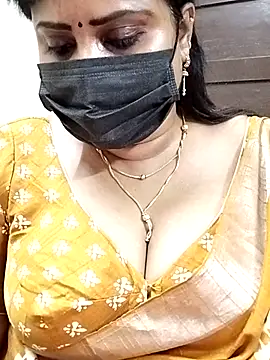 Snapshot of Queenflowerr chatting on 03.11.25 Queenflowerr online show from 03.11.25