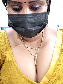 Snapshot of Queenflowerr chatting on 03.20.25 Queenflowerr online show from 03.20.25