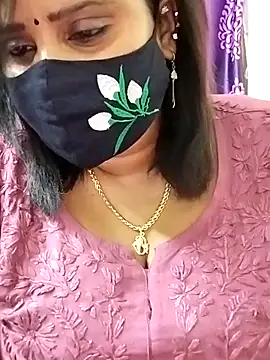 Snapshot of Queenflowerr chatting on 09.26.25 Queenflowerr online show from 09.26.25