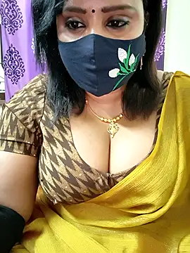 Snapshot of Queenflowerr chatting on 11.09.25 Queenflowerr online show from 11.09.25