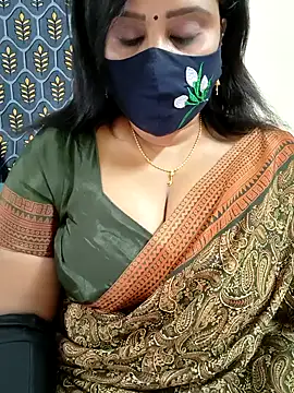 Snapshot of Queenflowerr chatting on 11.27.25 Queenflowerr online show from 11.27.25