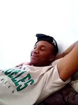 Snapshot of sydmanyoba chatting on 12.18.25 sydmanyoba online show from 12.18.25