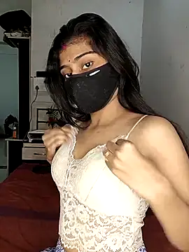 Snapshot of Love-N chatting on 11.16.25 Love-N online show from 11.16.25