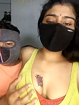 Snapshot of Love-N chatting on 11.22.25 Love-N online show from 11.22.25