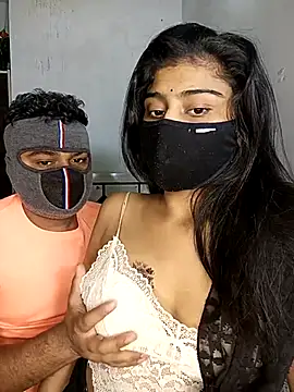 Snapshot of Love-N chatting on 11.29.25 Love-N online show from 11.29.25