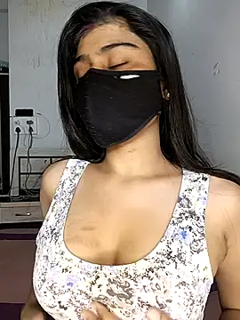 Snapshot of Love-N chatting on 12.17.25 Love-N online show from 12.17.25