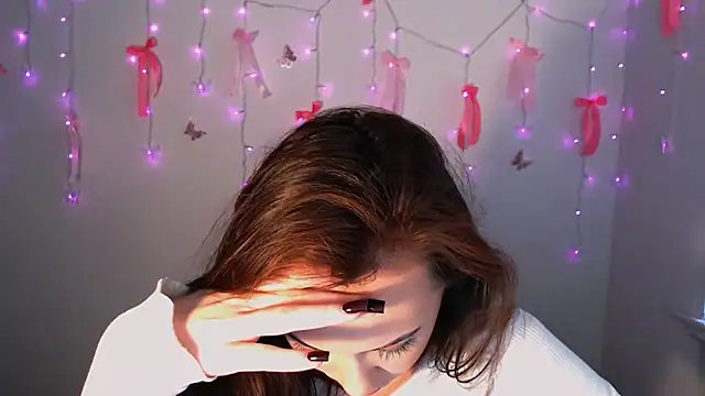 Nikonara Love online show from 12.15.25