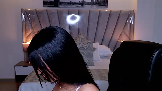 Layla Breezee online show from 06.06.26