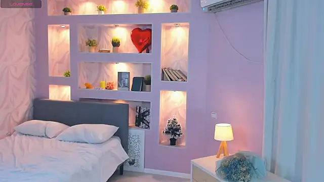 FloraDobb online show from 11.05.25