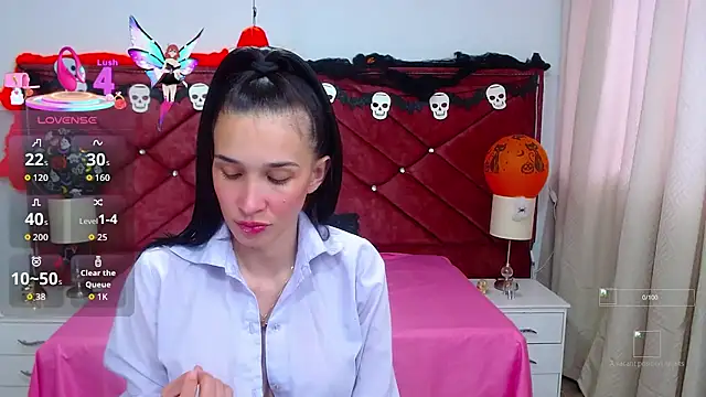 Snapshot of victoria_adams07 chatting on 10.13.25 victoria adams07 online show from 10.13.25