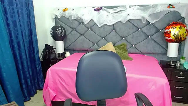 Snapshot of victoria_adams07 chatting on 10.23.25 victoria adams07 online show from 10.23.25