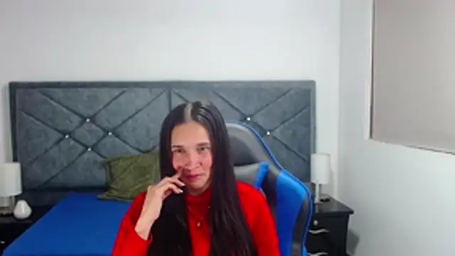 Snapshot of victoria_adams07 chatting on 11.04.25 victoria adams07 online show from 11.04.25