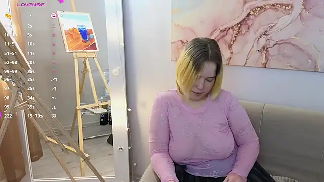 Snapshot of Manic_pixie_ chatting on 02.09.25 Manic pixie online show from 02.09.25
