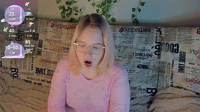 Snapshot of Manic_pixie_ chatting on 09.19.25 Manic pixie online show from 09.19.25