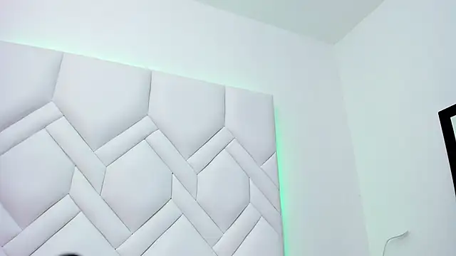 Snapshot of LindaHooker chatting on 02.22.25 LindaHooker online show from 02.22.25