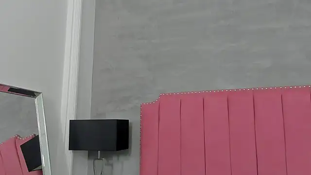 Alaia Colins online show from 12.03.25