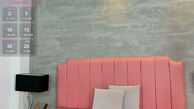 Alaia Colins online show from 03.18.26