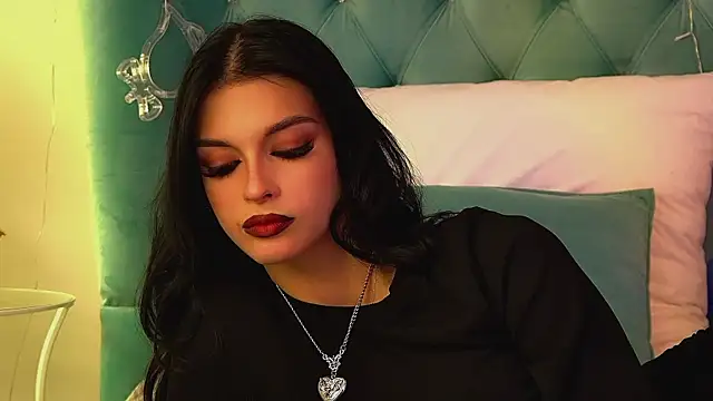 Snapshot of BeverlyMost chatting on 12.21.25 BeverlyMost online show from 12.21.25