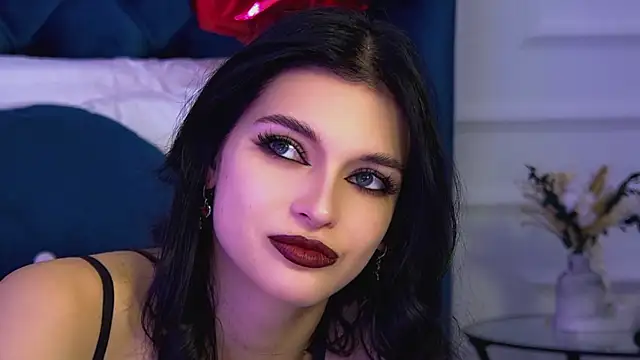 Snapshot of BeverlyMost chatting on 02.15.26 BeverlyMost online show from 02.15.26