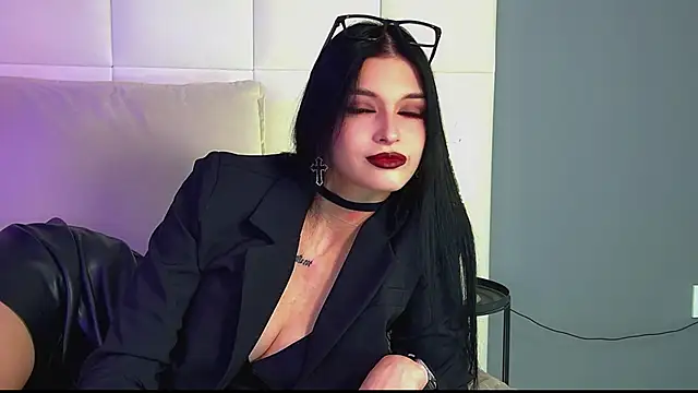 Snapshot of BeverlyMost chatting on 02.17.26 BeverlyMost online show from 02.17.26