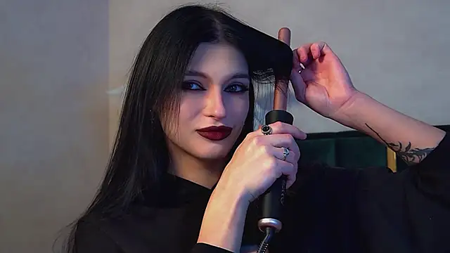 Snapshot of BeverlyMost chatting on 02.18.26 BeverlyMost online show from 02.18.26