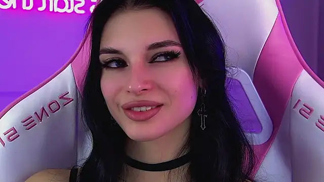 Snapshot of BeverlyMost chatting on 02.24.26 BeverlyMost online show from 02.24.26