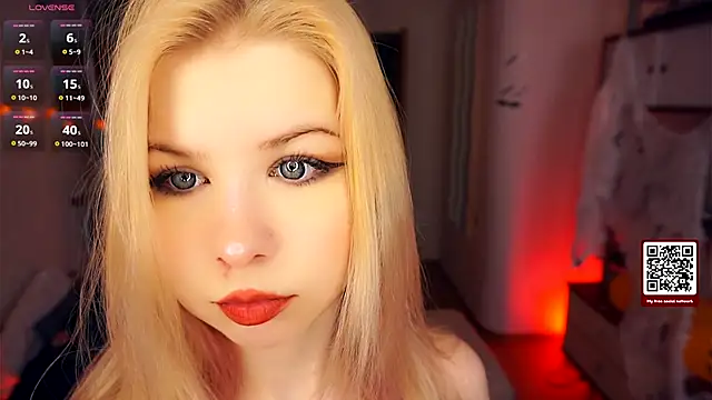 LynetHakes online show from 11.06.25