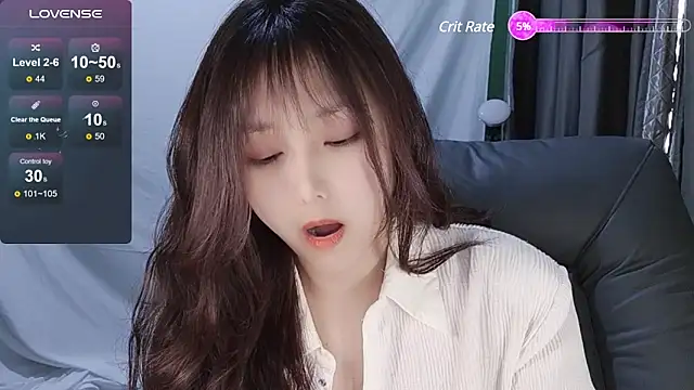 Snapshot of tunestar chatting on 02.17.25 tunestar online show from 02.17.25