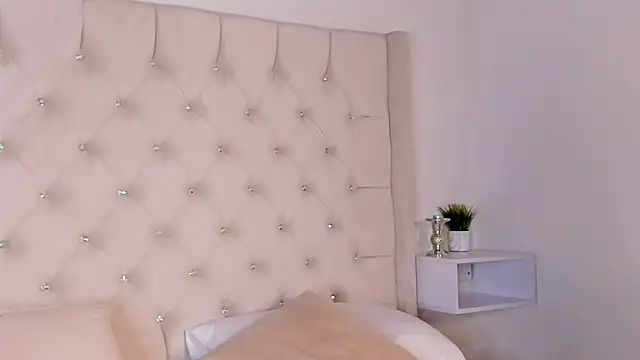 Snapshot of bella_bloomg chatting on 01.29.25 bella bloomg online show from 01.29.25