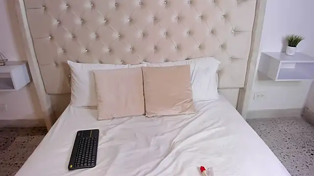 Snapshot of bella_bloomg chatting on 02.21.25 bella bloomg online show from 02.21.25