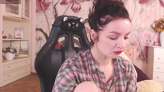 BritneyBarker online show from 09.14.25